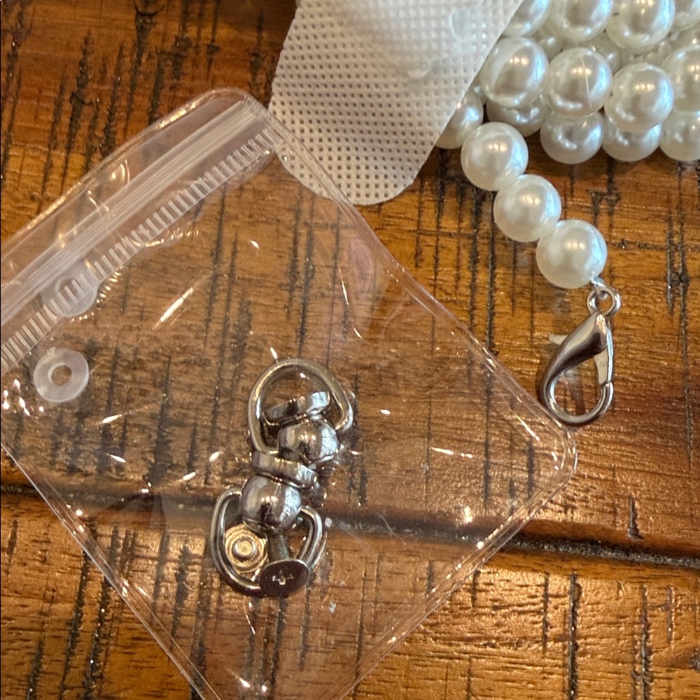 Dior round 2025 jelly style pouch/bag with free pearls straps and adapters - Picture 10 of 17